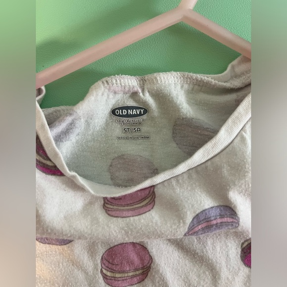 Old Navy White with Macaroon print t-shirt, toddler girl size 5T, kid t-shirts - Picture 5 of 5